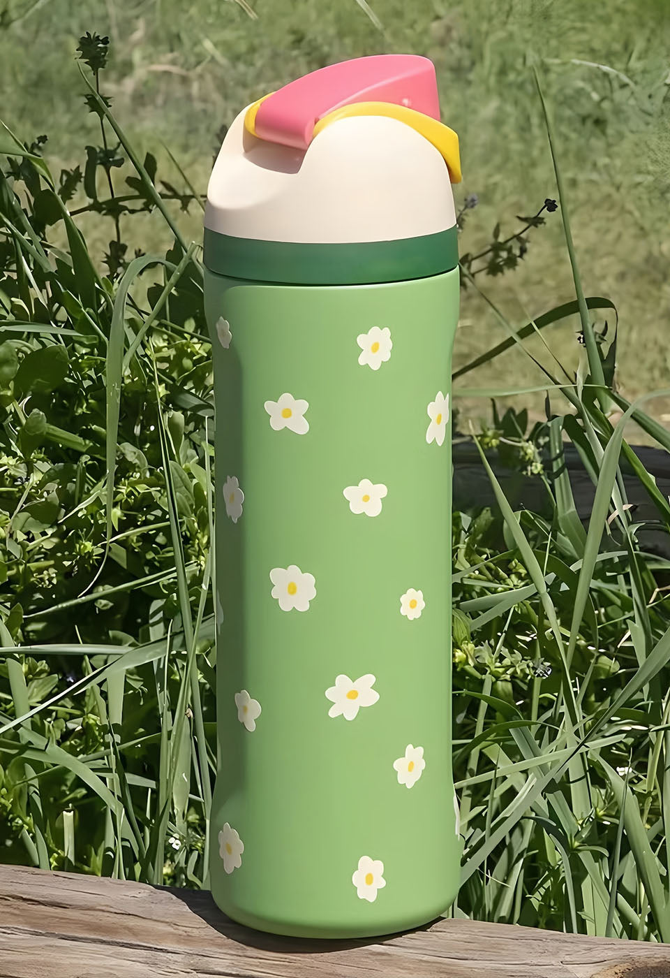 32oz Exclusive Green Daisy FreeSip Insulated Stainless Steel Water Bottle for Sports and Travel, BPA-Free