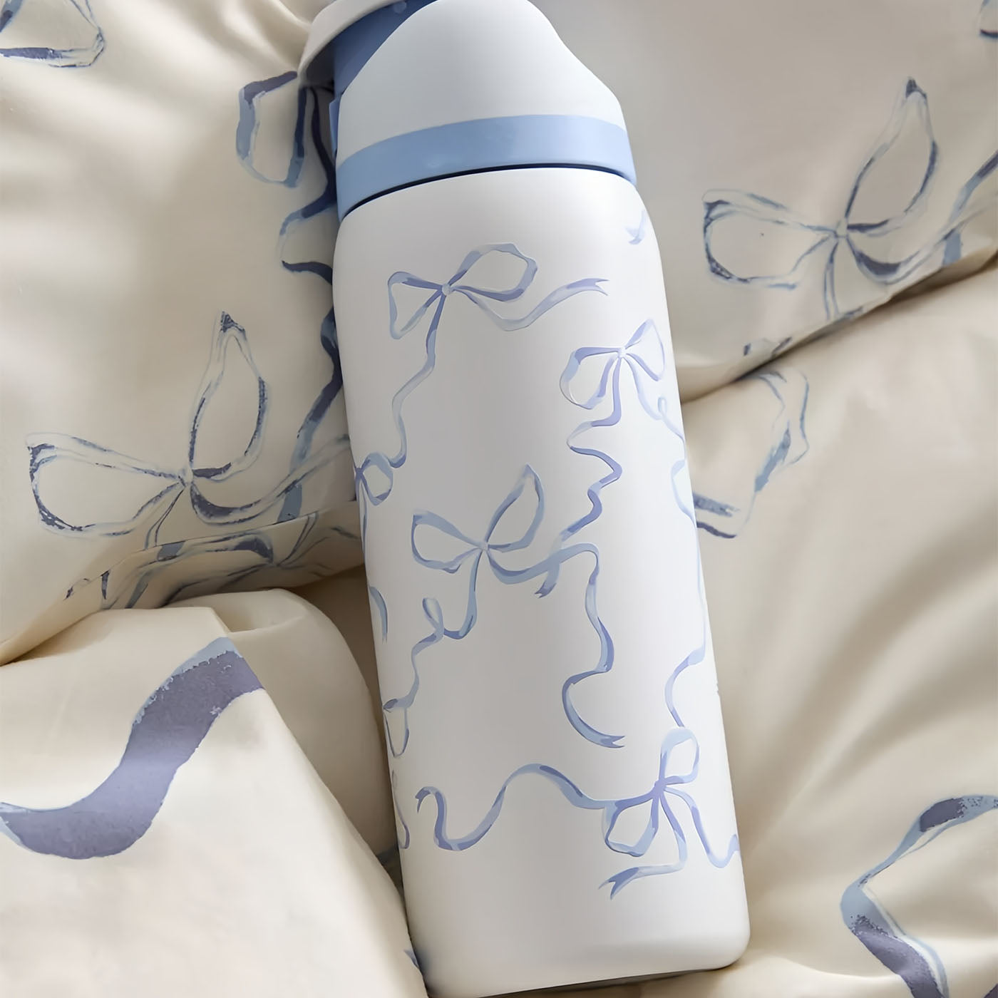 32oz Exclusive Bow FreeSip Insulated Stainless Steel Water Bottle for Sports and Travel, BPA-Free